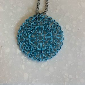 Very long blue pendant necklace